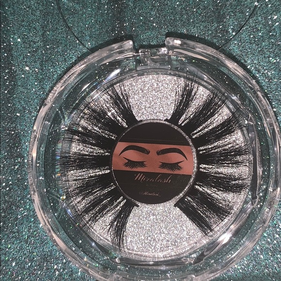 “Mira” Mink Eyelash Strip - Picture 2 of 2